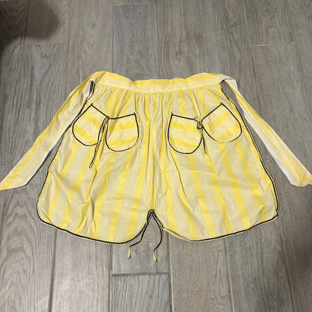 Women's Vintage Yellow/White Striped Hostess Waist Apron - Picture 2 of 8